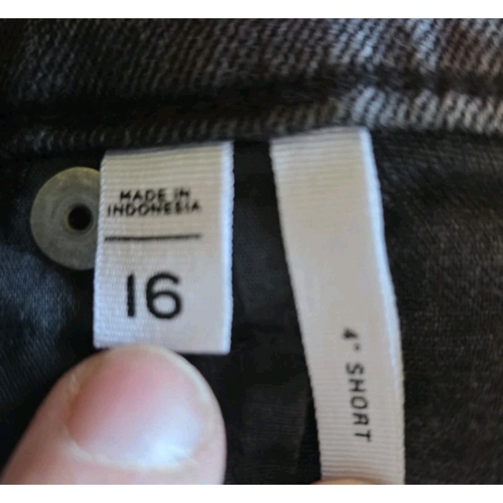 Loft Outlet Womens Size 16 Black Gray Denim Shorts 4 Inch Inseam Stretch Cotton - Picture 3 of 10